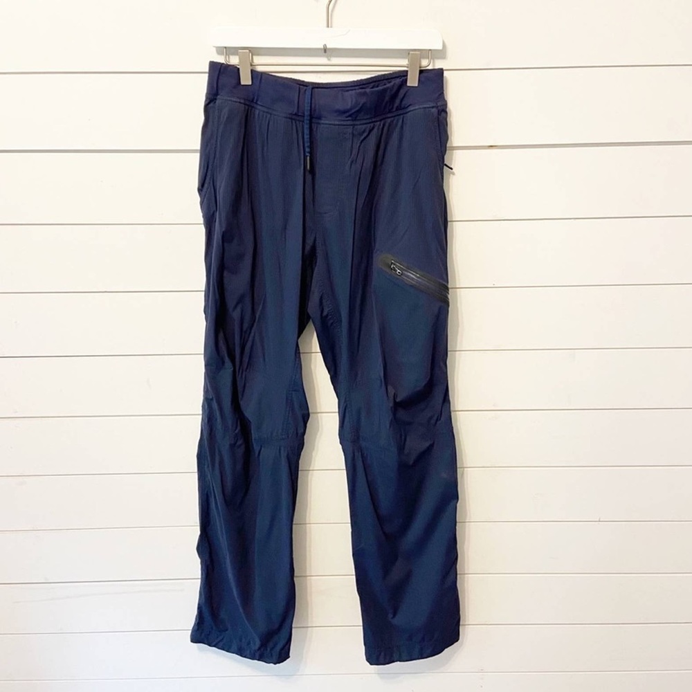 Lululemon SeaWall Track Pant II, size M
